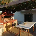 Xaroula Apartament *